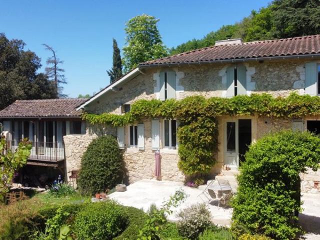 Maison de campagne avec terres et dépendances