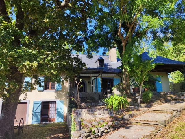 Maison de campagne avec vue imprenable sur les Pyrénées avec. 210m² Aramits