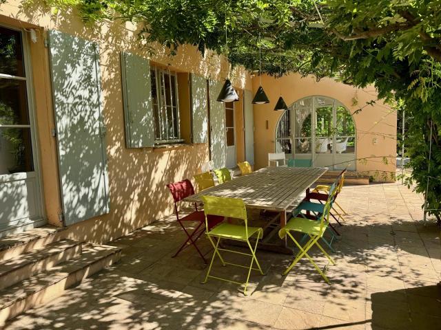 Maison de campagne avec annexes sur 2 hectares 215m² Cogolin