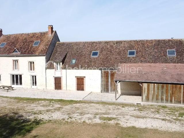 MAISON DE CAMPAGNE AVEC DÉPENDANCES
