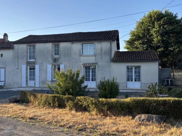 Maison de campagne avec dépendances