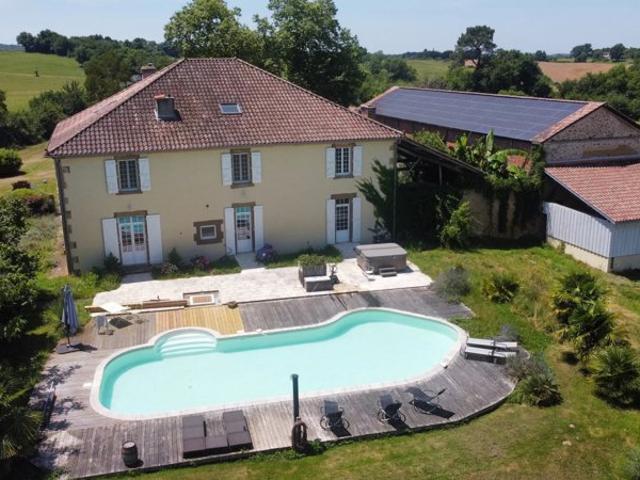 Maison de campagne avec dépendances et terres