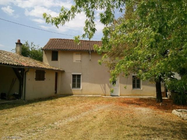 Maison de Campagne Avec Dépendances. Investissement Potentie. 124m² Lezay