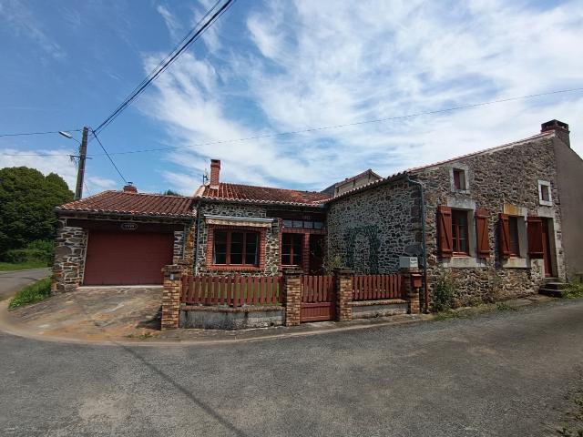 Maison de campagne avec garage et terrain non attenant