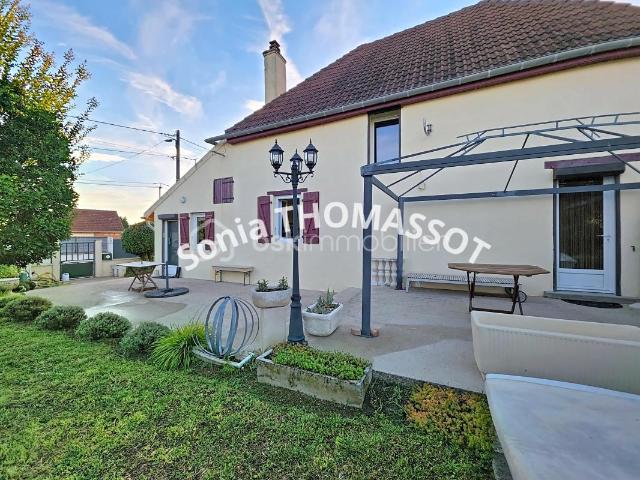 Maison de campagne avec grand terrain clos et fort potentiel d'aménagement
