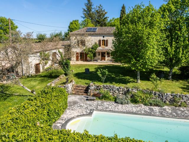 Maison de campagne avec piscine, annexe et terrain m² Lauzerte