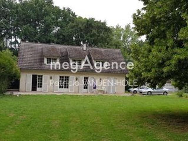 Maison de campagne avec piscine et grand terrain