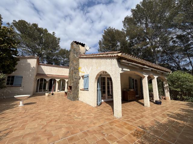 Maison de campagne avec piscine et grand terrain