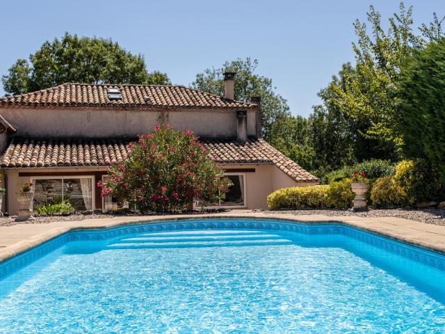 Maison de campagne avec piscine et grange Superbe emplacement près de Montaigu et Roquecor