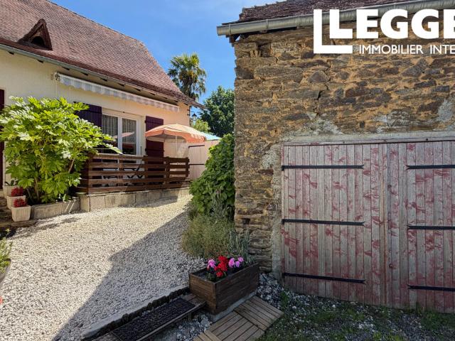 Maison de campagne avec sa grange en pierres et terrain de 1800m2, endroit calme proche de Saint Yrieix