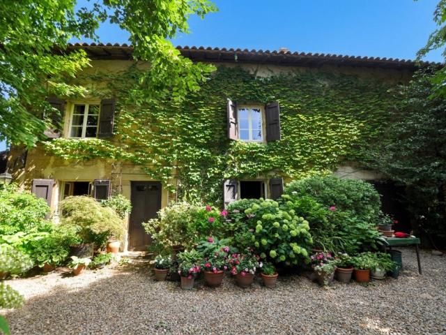 Maison de campagne dans parc arboré 3000 m². Moissieu sur Dolon 38270