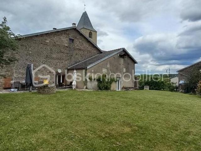 Maison de campagne de 257 m² habitables sur un terrain d’environ 1 223 m²