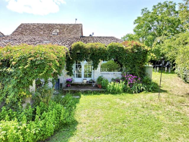 Maison de campagne de 4 chambres avec 2 gîtes, lac et 2,9 he. 378m² Duras