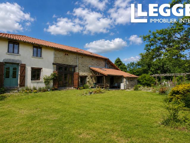 Maison de campagne de caractère, 4 chambres et gîte attenant d'une chambre ! Toiture neuve!