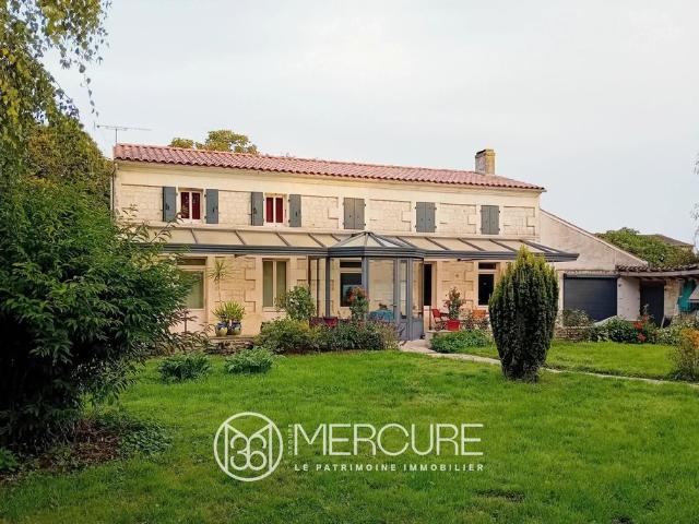 Maison de campagne de luxe de 4 chambres en vente Saintes, Nouvelle Aquitaine