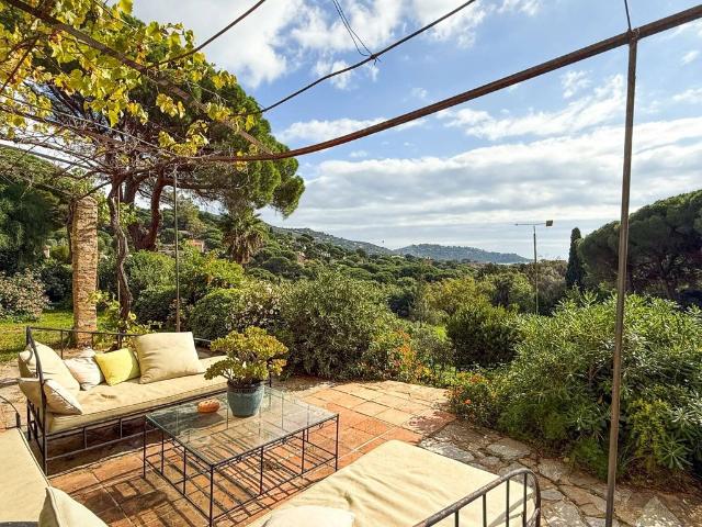 Maison de campagne de luxe de 9 pièces en vente Cavalière, Provence Alpes Côte d'Azur