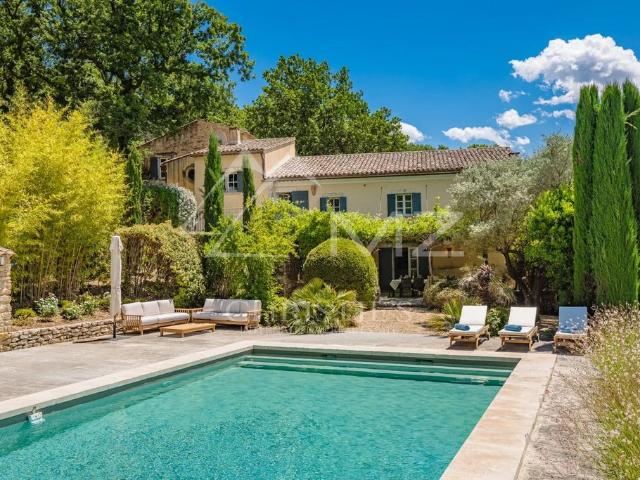 Prestigieuse maison de campagne de 280 m2 en location Oppède le Vieux, Provence Alpes Côte d'Azur