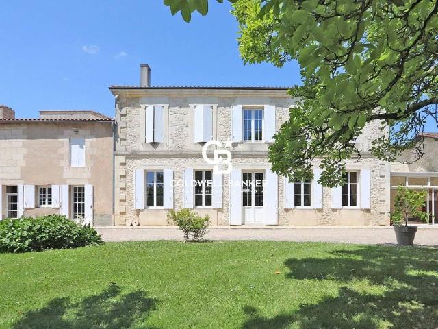 Maison de campagne de luxe de 10 pièces en vente Villegouge, Nouvelle Aquitaine