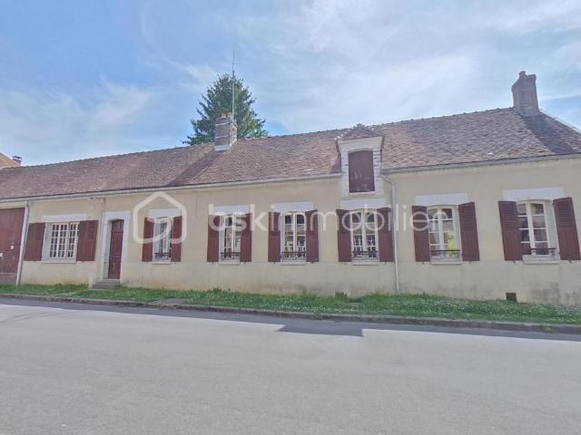 Maison de campagne de plain pied avec un charmant jardin