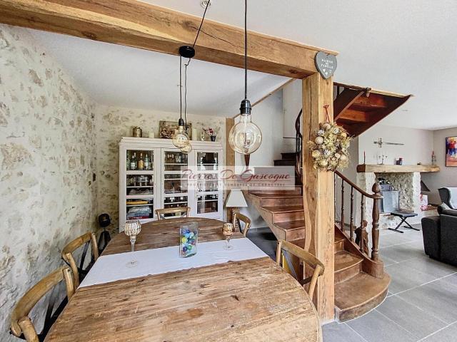 Maison de campagne entièrement meublée et équipée Région V. 127m² Vic Fezensac