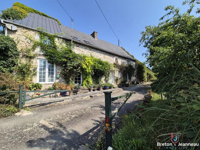 Maison de Campagne entre Bais et Mayenne 92m² La Chapelle au Riboul