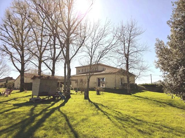 Maison de campagne entre La Réole et Monségur 33 204m² La réole