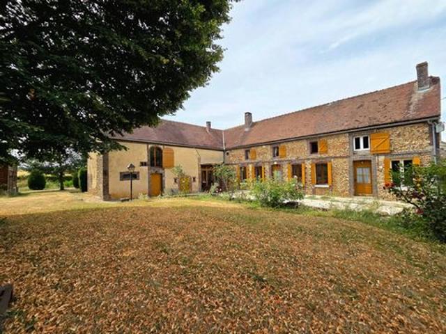 Maison de campagne en pierre avec cinq chambres