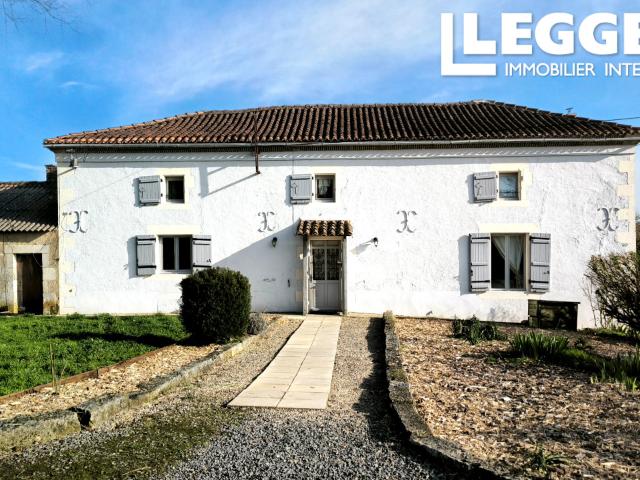 Maison de campagne en pierre avec installations équestres, 4,5 ha, carrière, vues panoramiques & piscine
