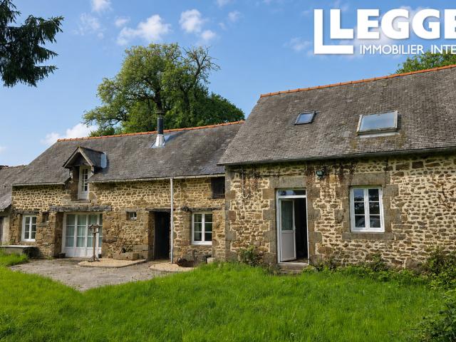 Maison de campagne en pierre pleine de charme, située dans un cadre paisible pour une rénovation complète