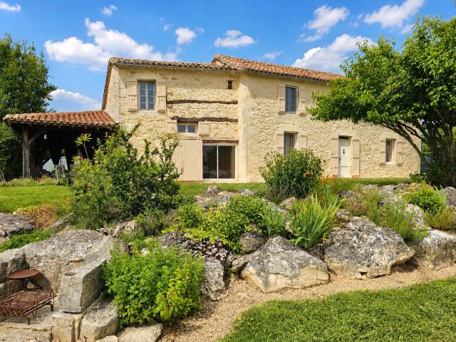 Maison De Campagne En Pierre Sur Plus D'un Hectare 128m² Castéra Verduzan