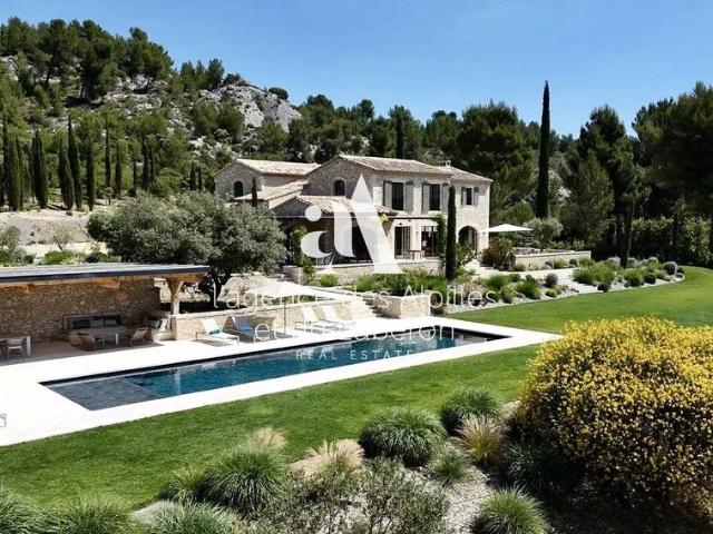 Maison de campagne exclusive de 500 m2 en location Maussane, France