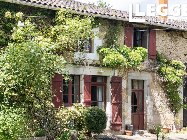 Maison de campagne idyllique située dans un endroit très calme, 3 chambres, un joli jardin avec piscine