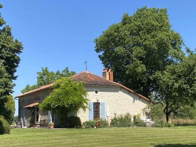 Maison de campagne sans voisinage. 4 chambres. Piscine. Bell. 161m² Bellon