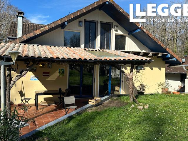 Maison de campagne spacieuse avec gîte, dépendances et fort potentiel près de Saint Croix de Mareuil