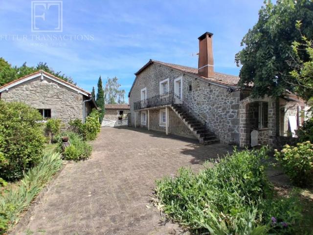 Maison de campagne sur 4794 m² de terrain