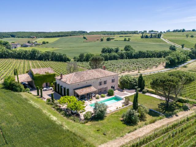 Maison de campagne, piscine, grange et garage