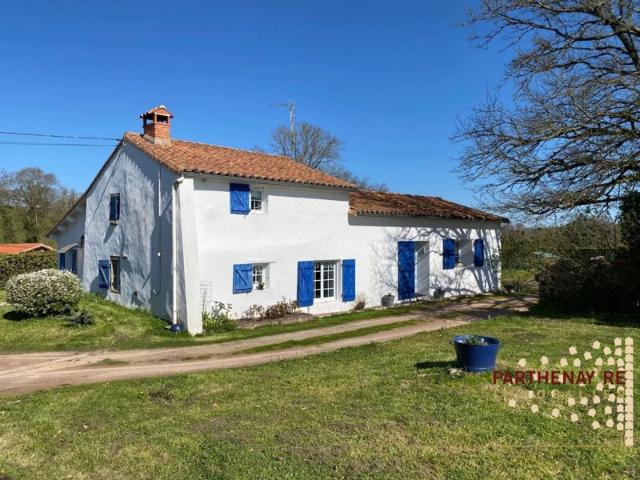 Maison de campagne rénovée à GOURGÉ