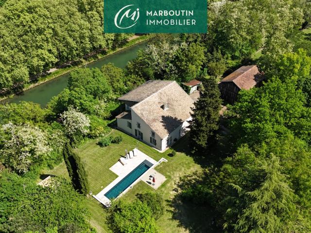 Maison de campagne rénovée au bord du canal