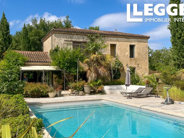 Maison de campagne rénovée avec charme – 5 chambres, piscine, jardin et agencement flexible