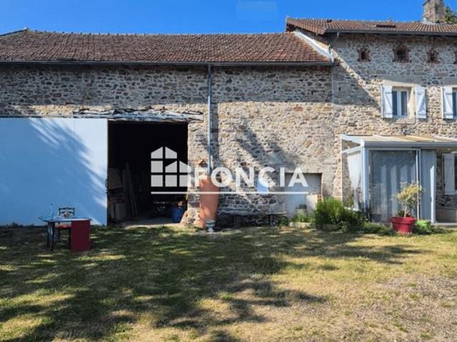 Maison de campagne traversante à vendre – La Jonchère Saint Maurice
