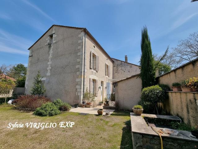 Maison de carctère du 19ème siècle au coeur d'Issigeac