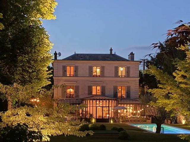 Maison de caractère Napoléon III refaite à neuf en centre ville
