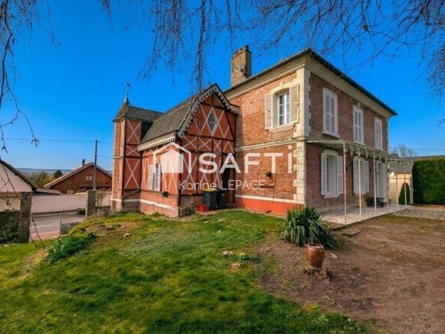 Maison de caractère atypique semi mitoyenne