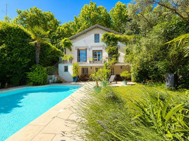 Maison de caractère au cœur de Boutonnet avec jardin, piscine et dépendance