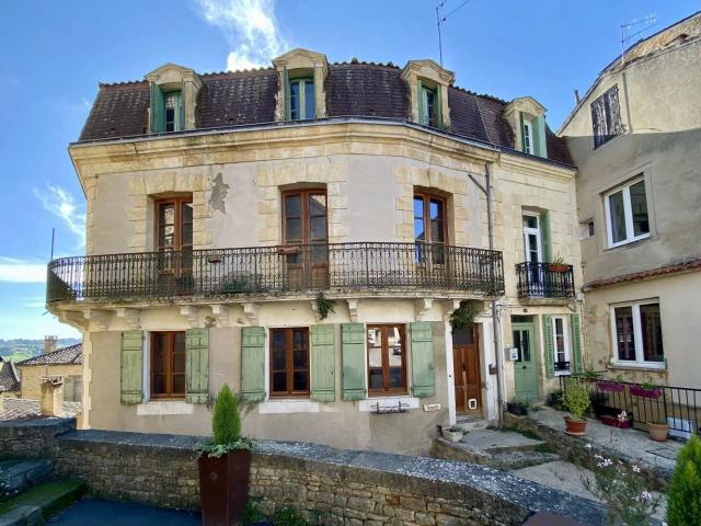 Maison de caractère au cœur du charmant village de Belvès 209m² Belvès