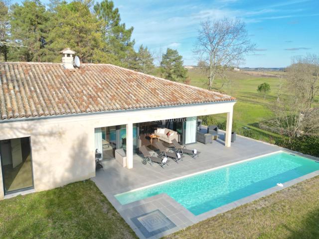 MAISON DE CARACTERE AU CALME AU SEIN DU GOLF DE SAINT EMILION ! COUP DE COEUR !