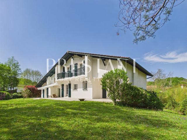 Maison de caractère au calme absolu, à 10 minutes de Saint J. 240m² Ascain