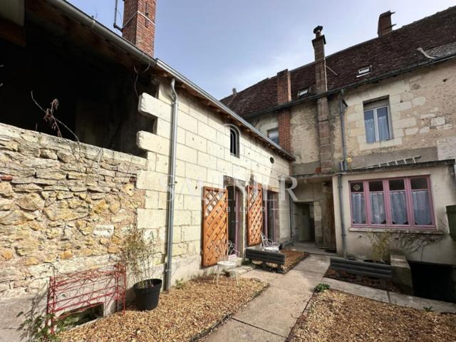 Maison de caractère au centre de Genillé, à 11 km de Loches