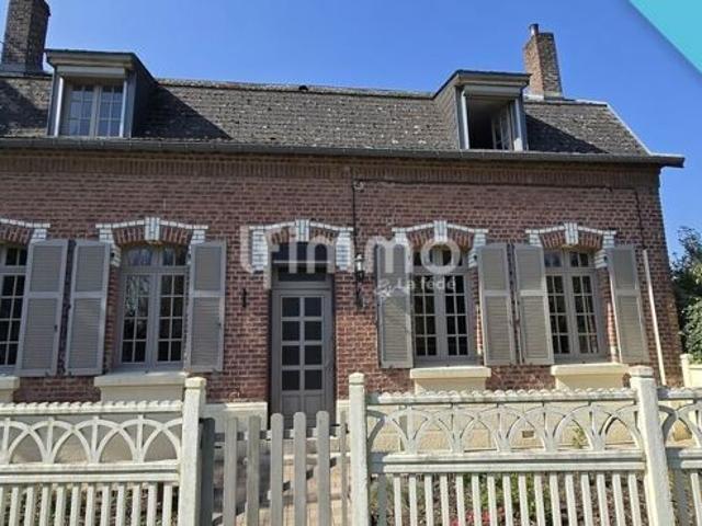 Maison de caractère, au village