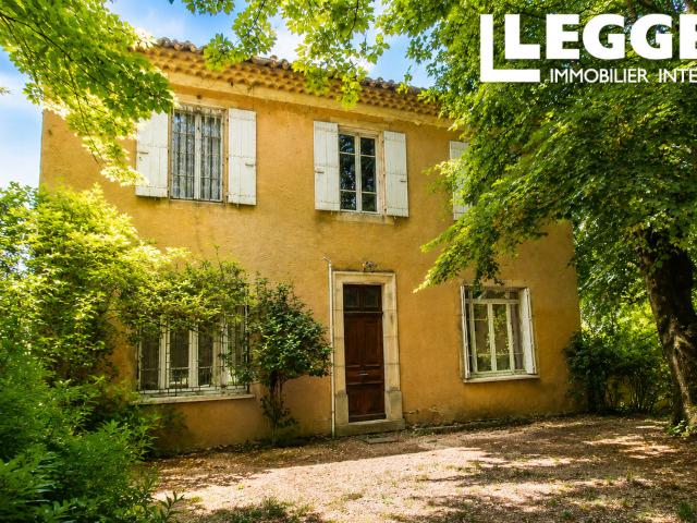 Maison de caractère aux beaux volumes et au fort potentiel au cœur du sud de l'Ardèche